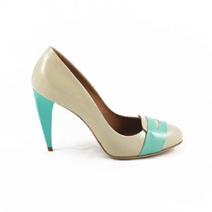 Etre green and nude patent pump with curved heel